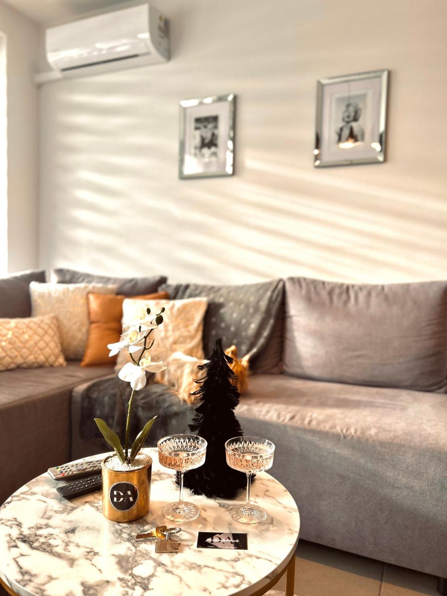 Downtown Apartments Family&Friends เชชูฟ ภายนอก รูปภาพ