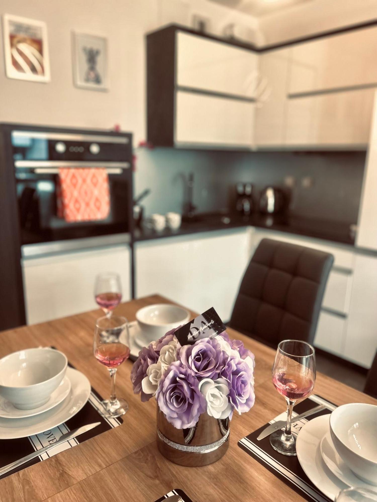 Downtown Apartments Family&Friends เชชูฟ ภายนอก รูปภาพ
